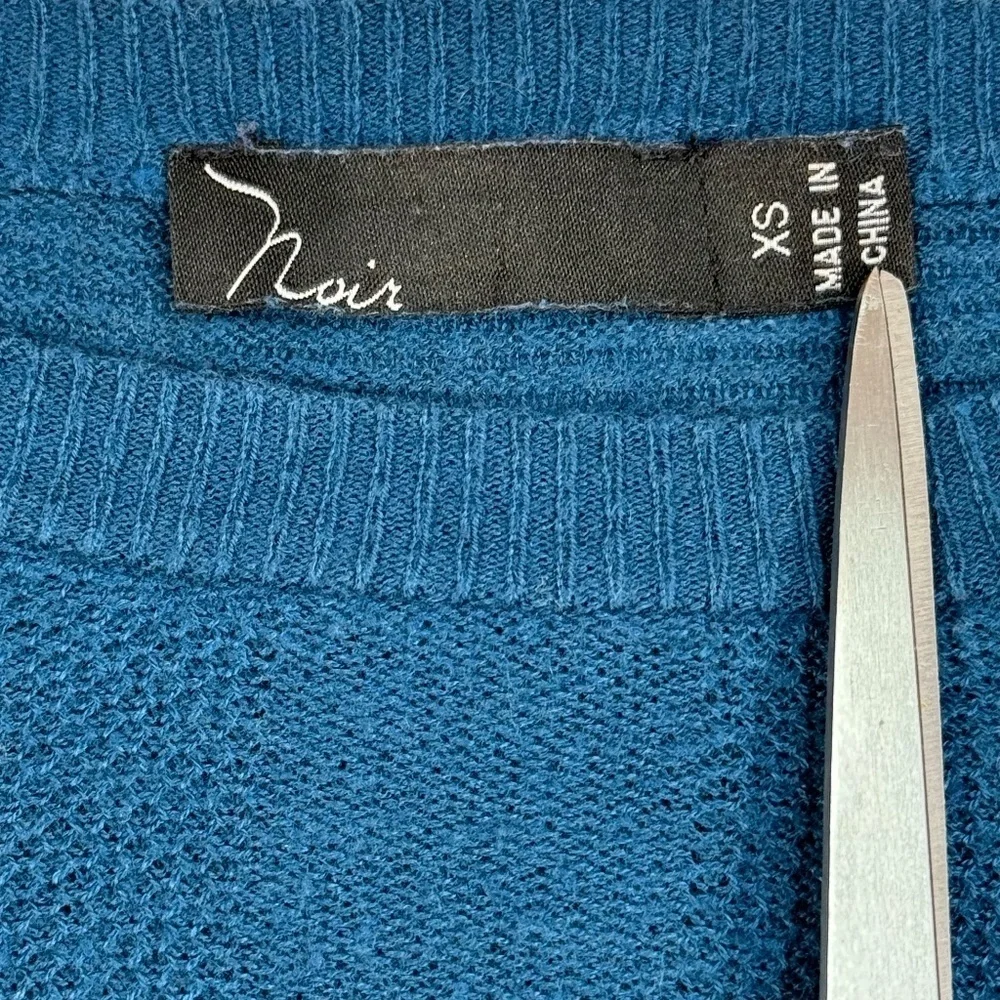 Noir Pull Over Lightweight Sweater Womens SZ XS Blue Turquoise Ribbed Sleeve